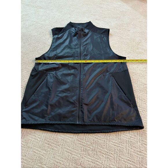 NWOT Men’s Lululemon Lightweight Vest - Picture 3 of 9